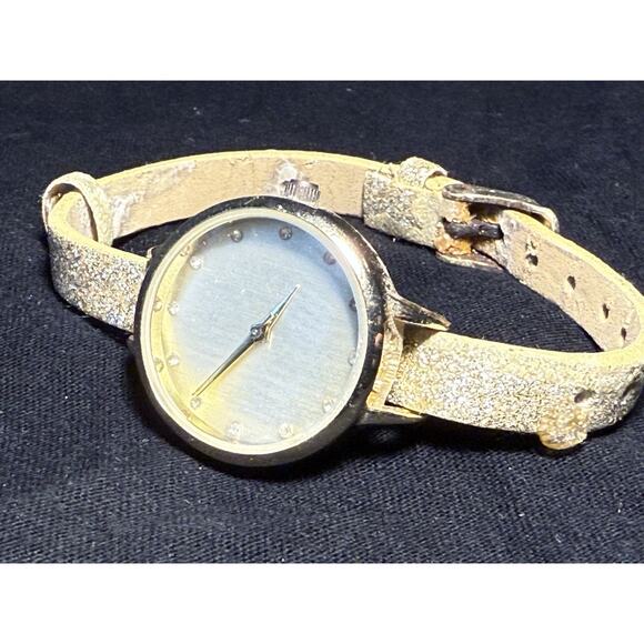 Womans Daisy Fuentes Gold Tone Round Case Tan Faux Leather Band Watch - Picture 1 of 4